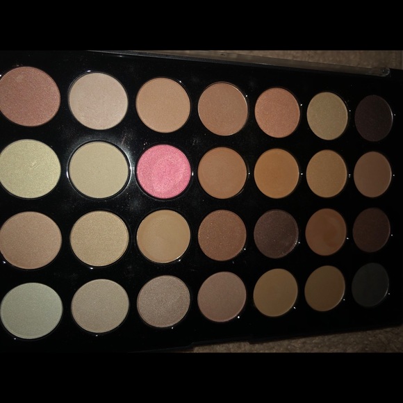 3  Eyeshadow Pallets!!!! 🎉♥️ - Picture 3 of 8